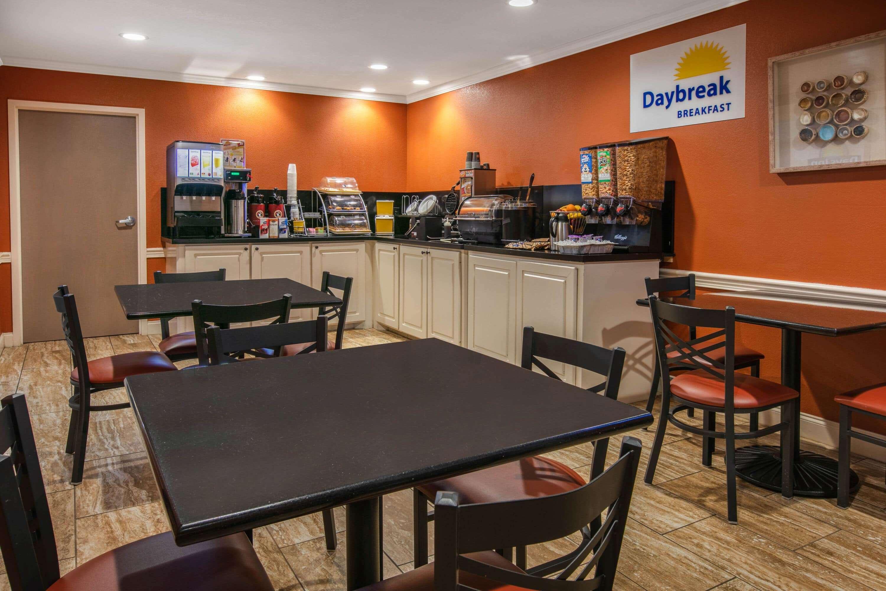 Days Inn & Suites By Wyndham Florence/Jackson Area Exterior foto